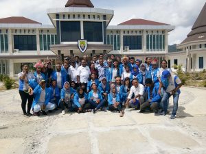 Foto Bersama Pemda Kaimana dengan Seluruh Mahasiswa KKN UNPATI AMBON