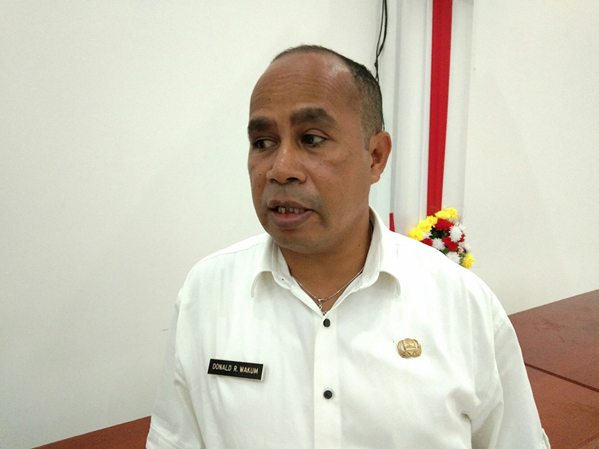 Kepala BKPSDM Kabupaten Kaimana, Drs.Donald R.Wakum