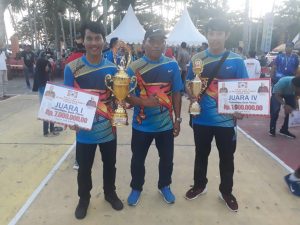 Tim Sepak Takraw Kabupaten Kaimana saat Meraih Juara di Teluk Bintuni