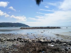 Pengerjaan Pemecah Ombak di Krooy Kaimana