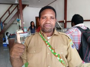 Sekretaris Kampung Pigo, Arkilaus Refideso.