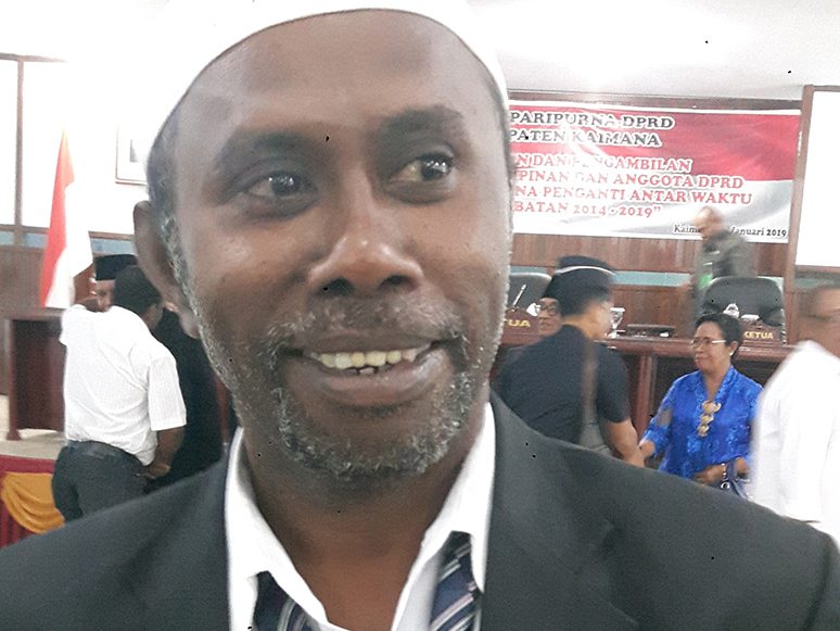 Anggota DPRD Kaimana, Rusli Ufnia
