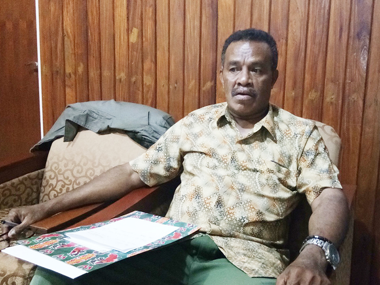 Kepala Disdikpora Kabupaten Kaimana, Kosmas Sarkol