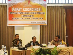 Ketua Bawaslu Kaimana di Dampingi Wakapolres Kaimana, Saat Kegiatan Rakor Sentra Gakkumdu