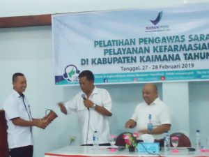 Sekretaris Dinas Kesehatan Hotbel Marbun, Amk, Pada Saat Membuka Kegiatan Pelatihan Pengawasan Sarana Kefarmasian Di KBH . | Foto: DAR-KT