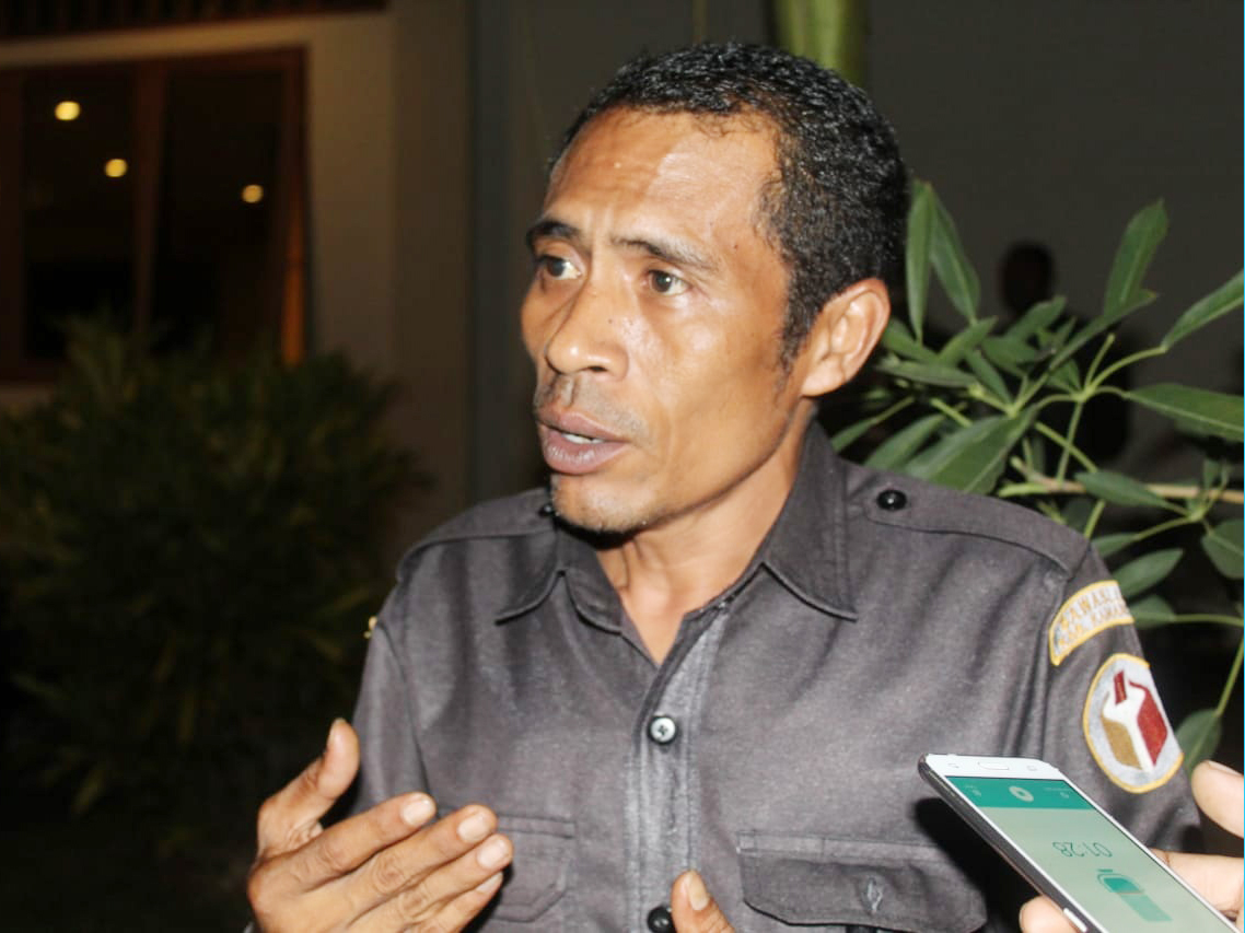 Ketua Bawaslu Kabupaten Kaimana, Karolus Kopong Sabon, SE