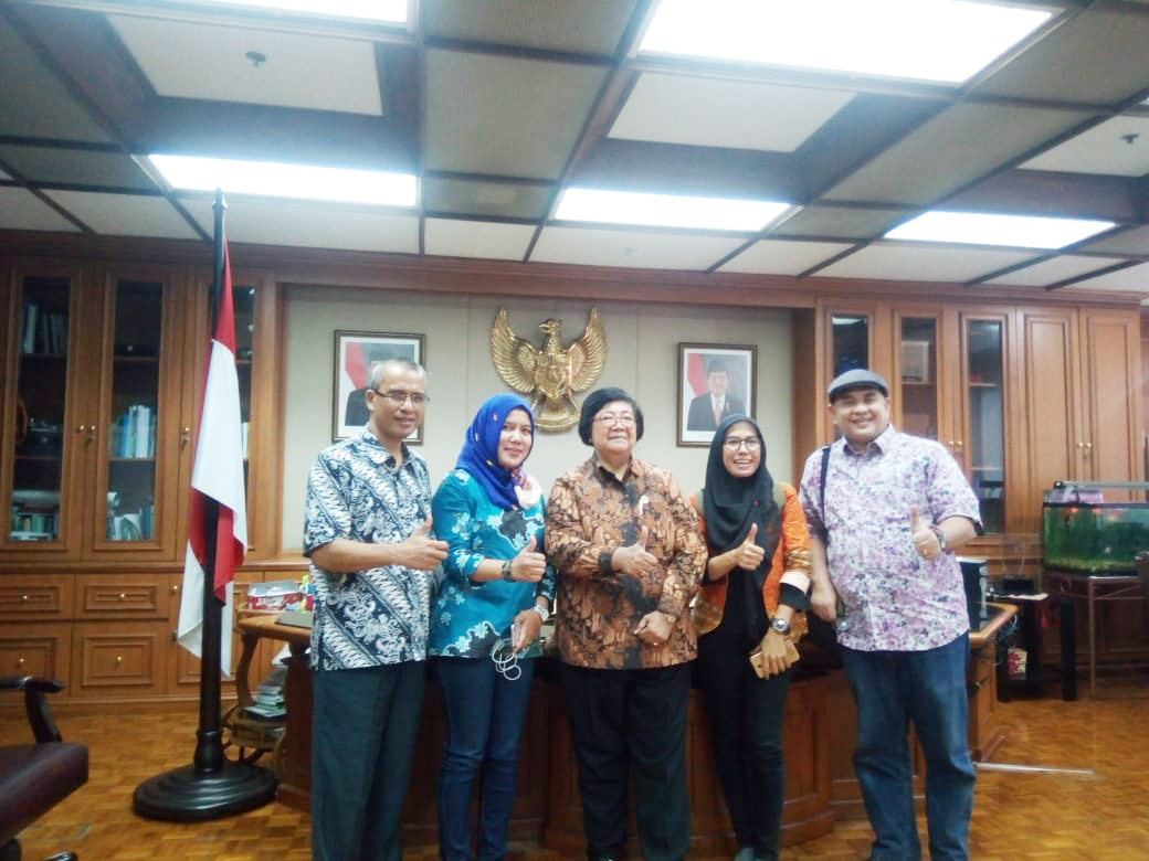 Ketua dan Pengurus PWI Riau saat bertemu dengan Menteri Lingkungan Hidup dan Kehutanan