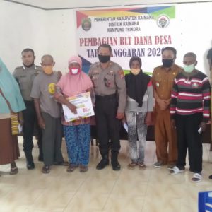 Pembagian BLT di Kampung Trikora Kaimana
