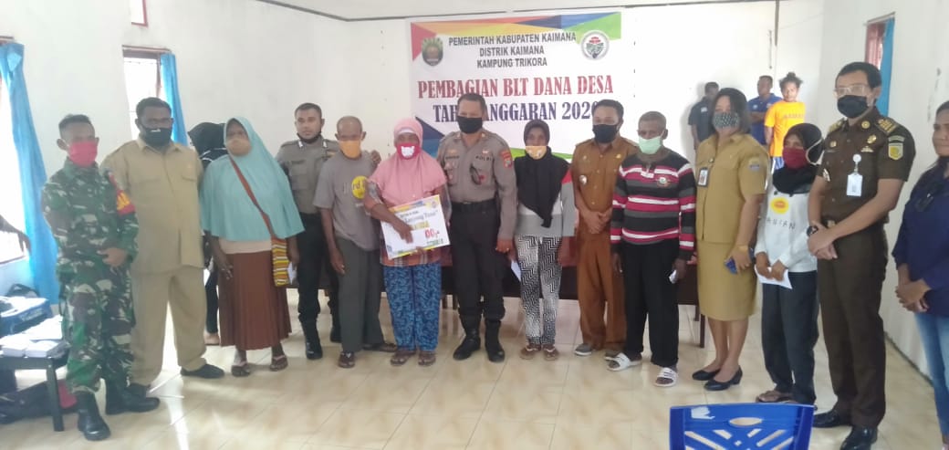 Pembagian BLT di Kampung Trikora Kaimana