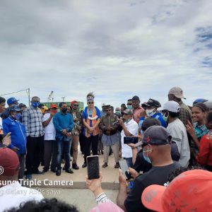 Bacalon Bupati Kaimana, Fredy Thie, saat menyampaikan orasi politiknya di Taman Jokowi Iriana Kaimana.(FOTO: CR1)