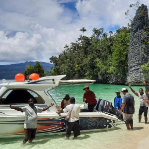 Kawasan wisata Surangga di Teluk Triton Kaimana