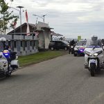 Mobil RI 2 saat keluar dari pintu Bandara Utarom Kaimana, yang ditumpangi Wakil Presiden RI. Ma'ruf Amin usai menginjakkan kakinya di Kota Senja Kaimana.(FOTO: REN)