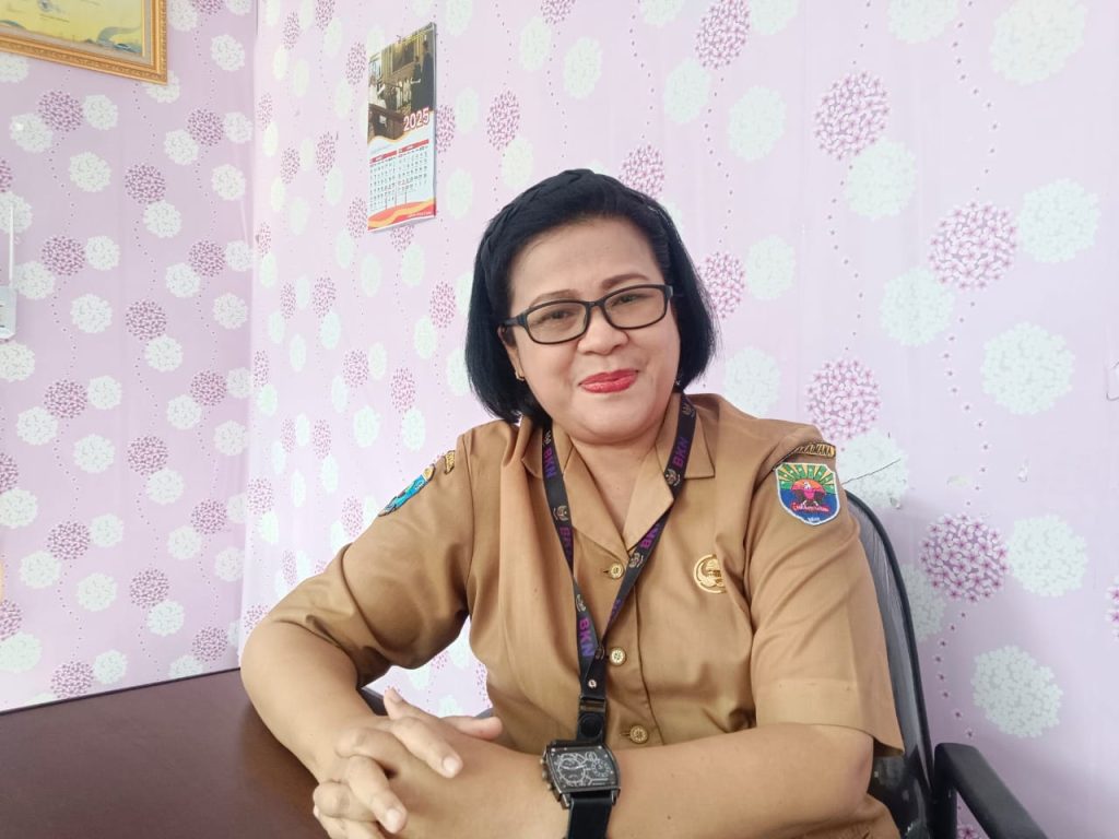 Kepala BKPSDM Kabupaten Kaimana, Ona Lawalata, SP, M.Si. (FOTO : ARI)