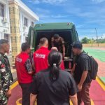 Ketiga Terdakwa saat dieksekusi Tim Kejaksaan Negeri Kaimana di Kantor Kejaksaan. Selanjutnya, ketiganya dibawa ke Lapas III Kaimana untuk menjalani proses penahanan.(FOTO : KHR))