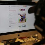 seorang-pria-mencoba-untuk-masuk-ke-situs-sscasn-2023_169