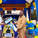 Bank Papua Dorong Budaya Menabung, Wabup Waryensi Serahkan Grand Prize Mobil
