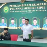 Ketua PN Kaimana Ambil Sumpah 5 ASN Baru