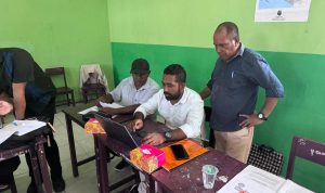 Bimtek SAMISAKA Distrik Teluk Etna, Fasilitator Langsung Ajarkan Pembuatan RAB